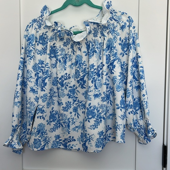 Tuckernuck blue white blouse L - Picture 4 of 4